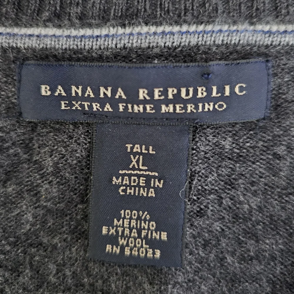 Banana Republic Sweater Mens Size XL Extra Fine Merino Wool‎ V-Neck Gray Preppy